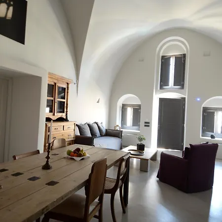 Aria & Hotel Fira (Santorini)