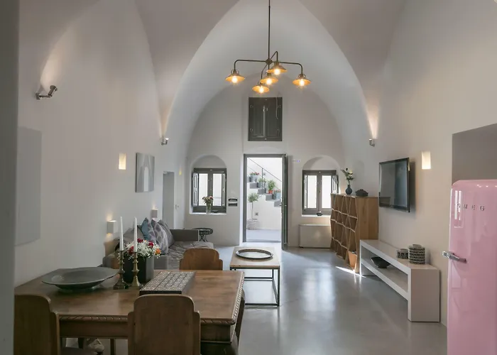 Aria & Hotel Fira (Santorini)