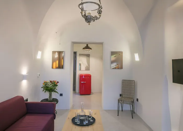 Aria & 4* Fira (Santorini)