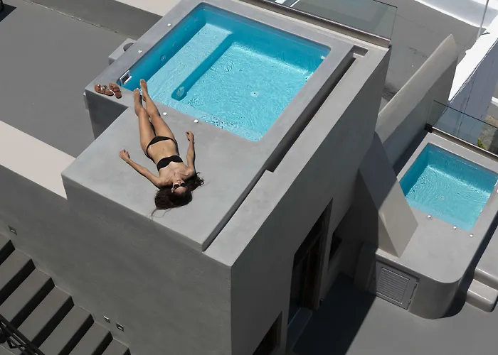 Aria & 4* Fira (Santorini)