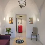Aria & 4* ثيرا