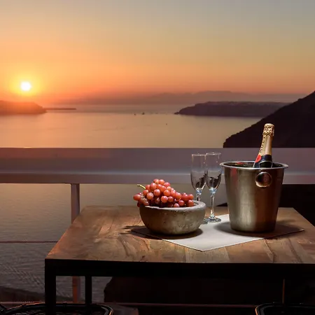 Отель Aria & 4*