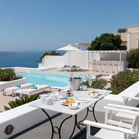 Отель Aria & 4*