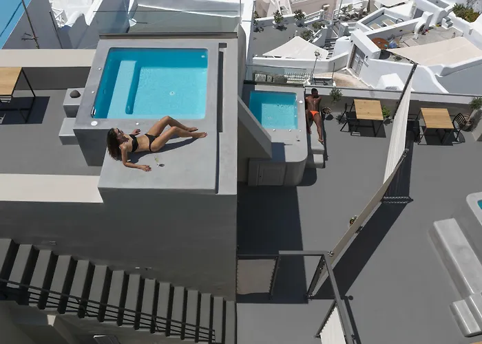 Aria & 4* Fira (Santorini)
