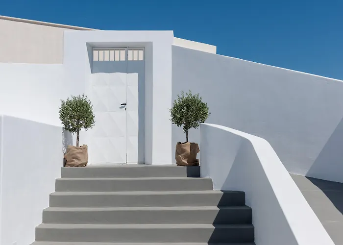 Aria & 4* Fira (Santorini)